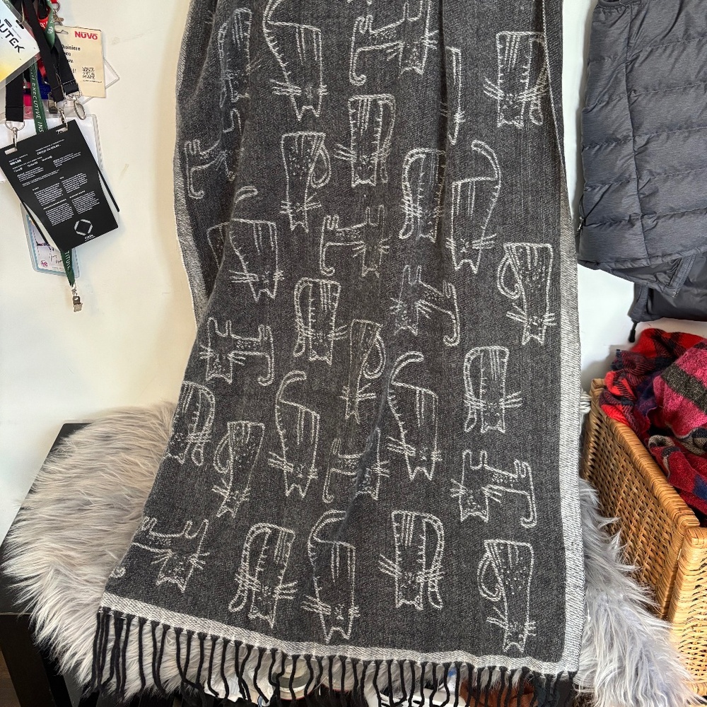Warm scarf with cats